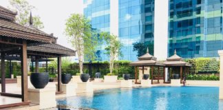 アットザデック/AT THE DECK