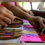 ミャンマーのシルクは安い輸入品の流れを止めることができるか